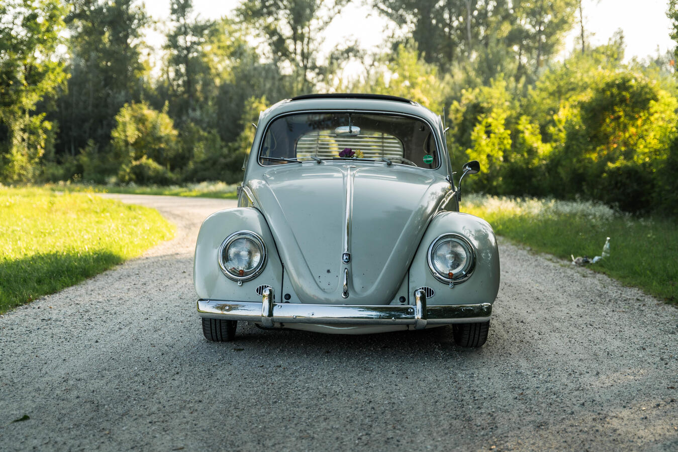 Für Erinnerungen, die bleiben VW Käfer Oldtimer von 1960 bei einer Ausfahrt in Bayern